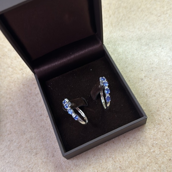 14K white gold and tanzanite earrings - Picture 10 of 14